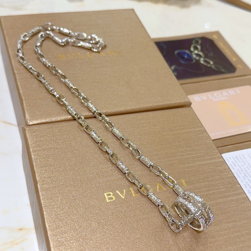 Bv1g*ai necklaces